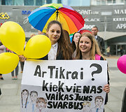 Rusi&scaron;kų mokyklų mitingas prie savivaldybės
