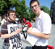 Už energetinę Lietuvos nepriklausomybę protestuota originaliai &ndash; prisirakinus prie radiatorių