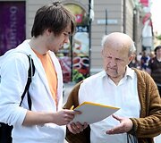 Už energetinę Lietuvos nepriklausomybę protestuota originaliai &ndash; prisirakinus prie radiatorių