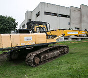 Pradedamas griauti Lazdynų baseinas