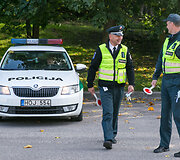 Vilniaus kelių policija sveikino vairuotojus su Angelų sargų diena