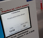 Prie &bdquo;Rimi&ldquo; parduotuvės ir daugiabučio Pilatėje pastatyti užtvarai