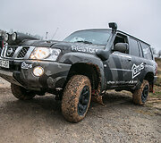 Su senu "Nissan Patrol" į Afrikos dykumas