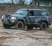 Su senu "Nissan Patrol" į Afrikos dykumas
