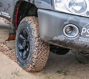 Su senu "Nissan Patrol" į Afrikos dykumas