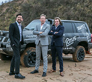 Su senu "Nissan Patrol" į Afrikos dykumas