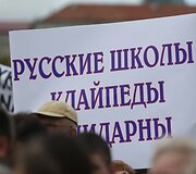 Lenkų protesto mitingas prie Lietuvos respublikos Seimo