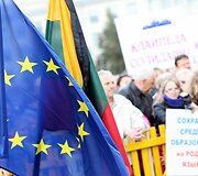 Lenkų protesto mitingas prie Lietuvos respublikos Seimo