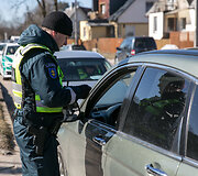 Vilniaus kelių policija matuoja greitį