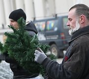 Katedros aik&scaron;tėje stovės dirbtinė eglė