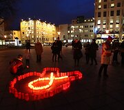 Žvakės V.Kudirkos aik&scaron;tėje degė kovos su AIDS dienos proga.