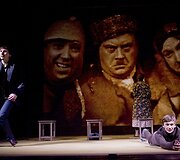 Spektaklio &bdquo;Prakeikta meilė&ldquo; scena. i&scaron; kairės: Valentinas Krulikovskis, Inga Maskarina, Valentinas Novopolskis