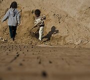 Pakistaną krečia didelį nepriteklių jaučiančių žmonių savižudybės.