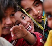 Pakistaną krečia didelį nepriteklių jaučiančių žmonių savižudybės.