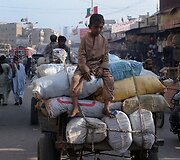 Pakistaną krečia didelį nepriteklių jaučiančių žmonių savižudybės.