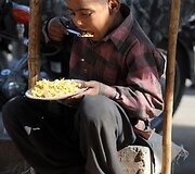 Pakistaną krečia didelį nepriteklių jaučiančių žmonių savižudybės.