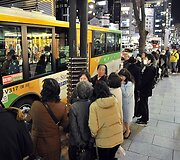 Tragedijos sukrėsti Japonijos gyventojai