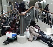 Tragedijos sukrėsti Japonijos gyventojai