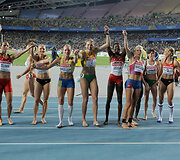Austra Skujytė (centre)