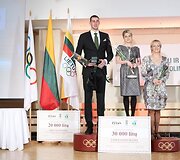 Jonas Valančiūnas, Laura Asadauskaitė ir Simona Kruopeckaitė