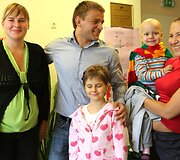 Aleksandras Kazakevičius aplankė vėžiu sergančius vaikus