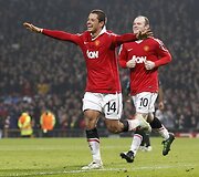 &bdquo;Manchester United&ldquo; abu įvarčius pelnė J.Hernandezas