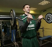 Tadas Klimavičius plu&scaron;o treniruočių salėje