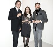 Laidos &bdquo;Mados reidas&ldquo; vedėjas Mantas Petru&scaron;kevičius su draugu kineziterapeutu Vaidu Stalioraičiu ir bičiule odontologe Lina Tvarijonavičiene