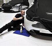 &bdquo;Aston Martin&ldquo; stende