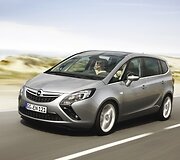 &bdquo;Opel Zafira Tourer&ldquo; bus gaminama greta klasikinės &bdquo;Zafira&ldquo;