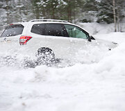 &bdquo;Subaru Forester&ldquo; bandymai sniego nuklotoje Suomijoje
