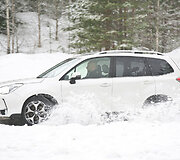 &bdquo;Subaru Forester&ldquo; bandymai sniego nuklotoje Suomijoje