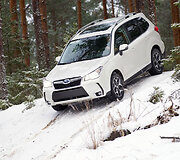&bdquo;Subaru Forester&ldquo; bandymai sniego nuklotoje Suomijoje