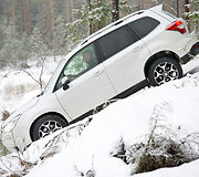 &bdquo;Subaru Forester&ldquo; bandymai sniego nuklotoje Suomijoje