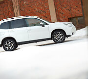 &bdquo;Subaru Forester&ldquo; bandymai sniego nuklotoje Suomijoje