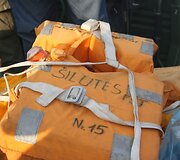Besikeliantiems amfibija dėl saugumo rekomenduojama dėvėti gelbėjimosi liemenes.
