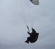 Skrydžio parasparniu akimirka.