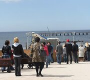 Pamėgę promenadas tiltu, poilsiautojai turės pakentėti dar porą savaičių.