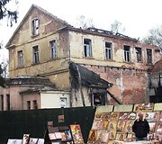 Negyjančios kurorto &bdquo;žaizdos":  sudegusio pastato-kurhauzo  vaiduoklis. 
