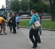 I&scaron;lydėti jaunuolių susirinko būrelis žmonių. 
