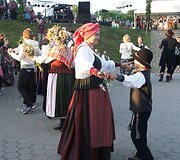 &Scaron;okiai po atviru dangumi. 