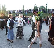 &Scaron;okiai po atviru dangumi. 