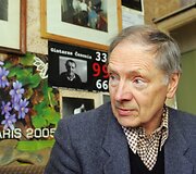 Romualdas Rakauskas pasakoja jaunystėje buvęs spaudžiamas &bdquo;surimtėti&ldquo; &ndash; nuo poetizmų pereiti prie &bdquo;kažko rimtesnio&ldquo;.