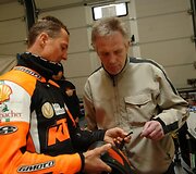 M. Schumacheris padeda kurti motociklininko &scaron;almą