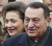 Hosni Mubarakas su žmona Suzanne (2003 m.) 