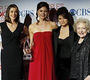 (I&scaron; kairės) Wendie Malick, Jane Leeves, Valerie Bertinelli ir Betty White