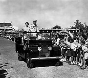 Didžiosios Britanijos karalienė Elizabeth II ir Edinburgo hercogas Philipas Jamaikoje (1953 m.)