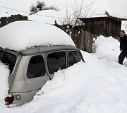 Apsnigtas automobilis Serbijoje