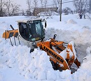 Rumunijoje valomas apsnigtas kelias