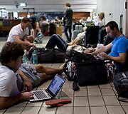 Oro uoste įstrigę &bdquo;Air Australia&ldquo; klientai 